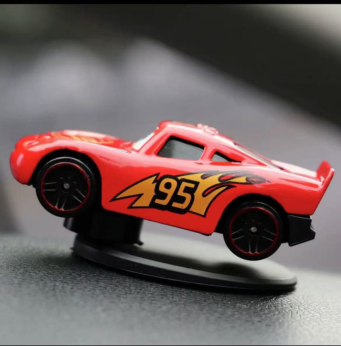 Dashboard Drifter (Lightning McQueen)